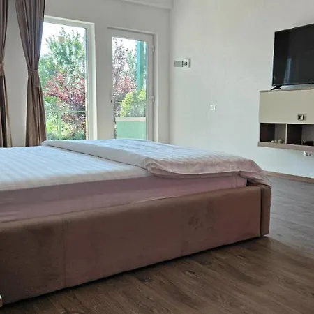 Bc Aprilia Bed & Breakfast 4*
