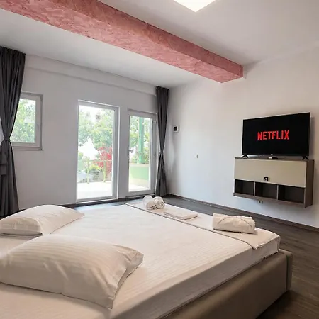 Bc Aprilia Bed & Breakfast 4*